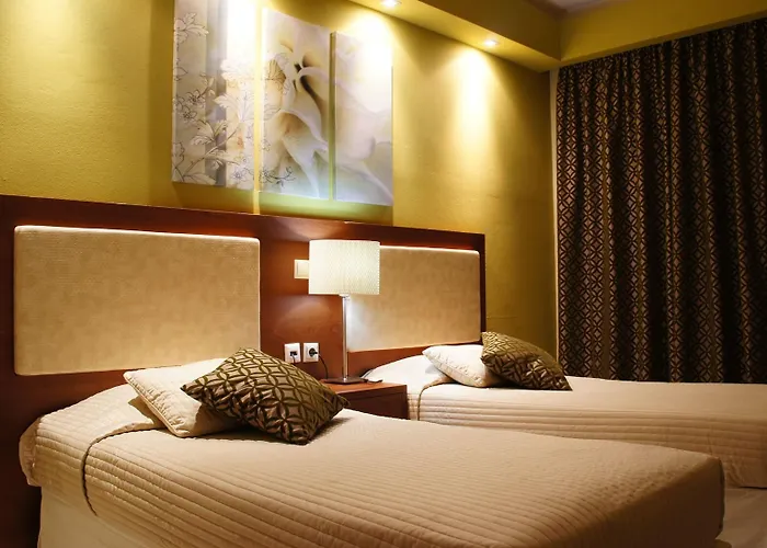 Chryssi Akti, Sure Collection מלון 3*