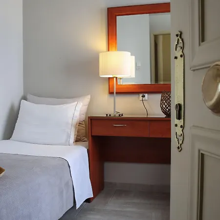 Chryssi Akti, Sure Collection Hotel 3*